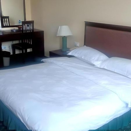 Traders Inn Brunei Бандар-Сери-Бегаван Экстерьер фото