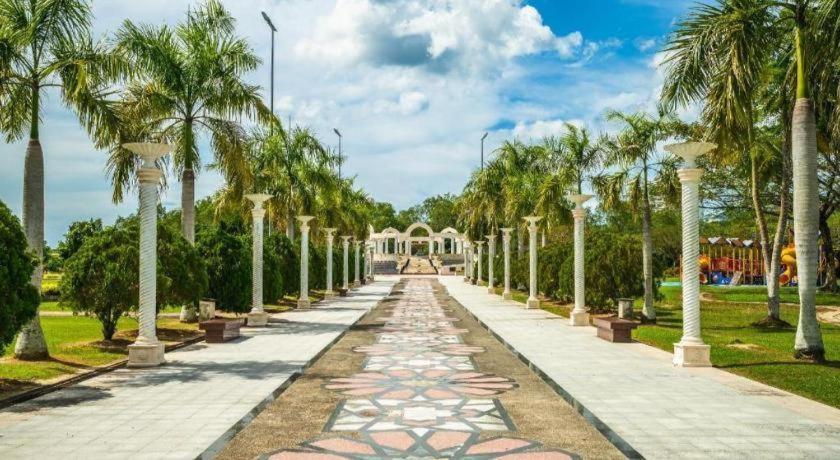 Traders Inn Brunei Бандар-Сери-Бегаван Экстерьер фото